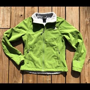 The North Face TNF APEX Jacket Womens Small Green